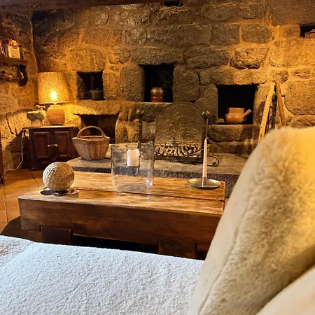 La Maison De Paul En Aubrac - Lozere * Fontans