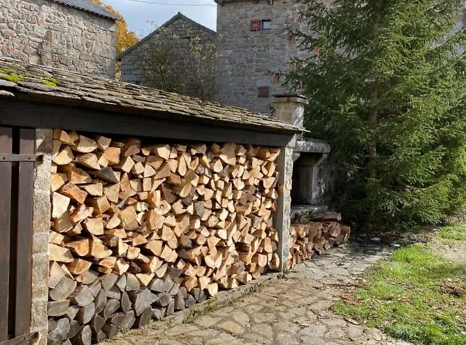 La Maison De Paul En Aubrac - Lozere Nyaraló Fontans