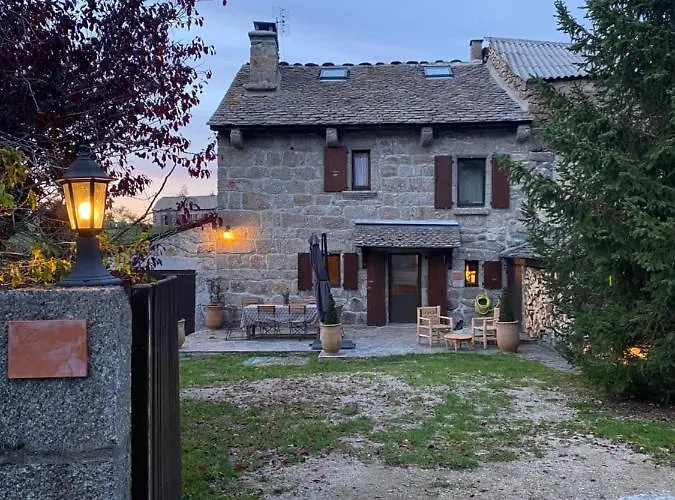 La Maison De Paul En Aubrac - Lozere * Fontans